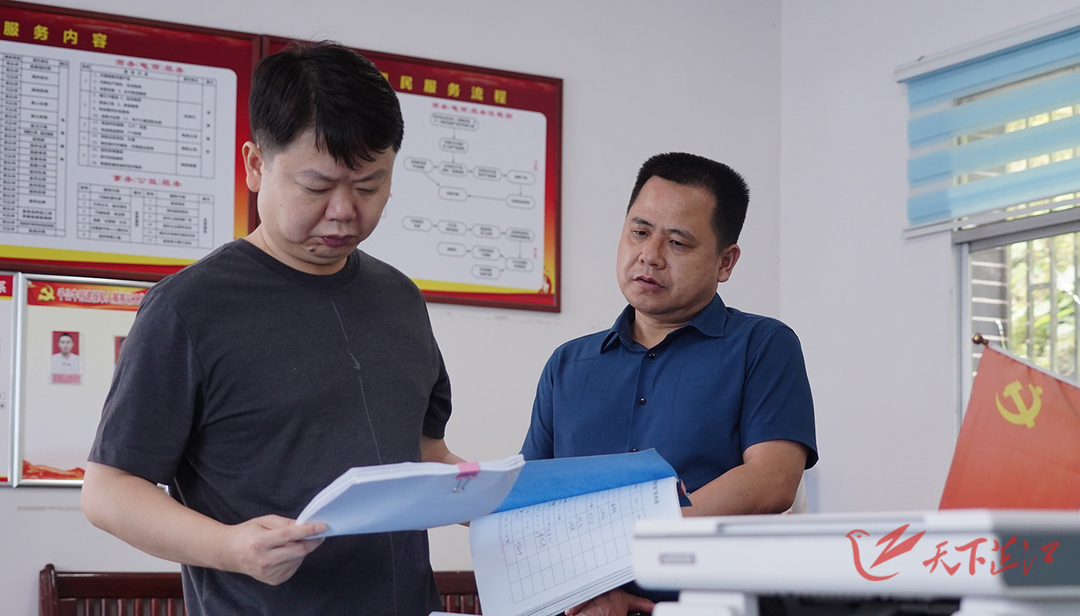 梁志平在千公牛村调研时强调 实事求是 做好乡村振兴大文章