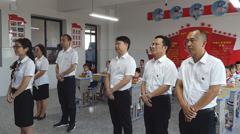 许达哲视频连线芷江芙蓉学校