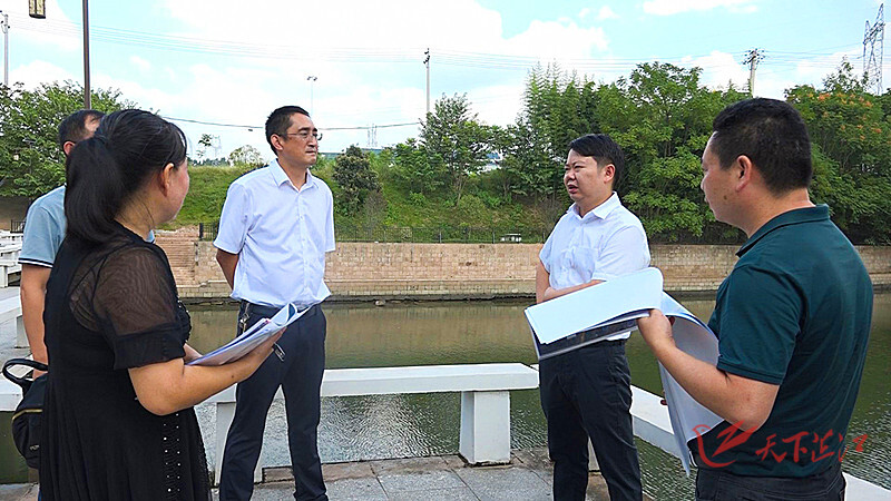 梁志平带队巡河  调度第二污水处理厂、垃圾焚烧发电厂及标准化厂房选址建设情况