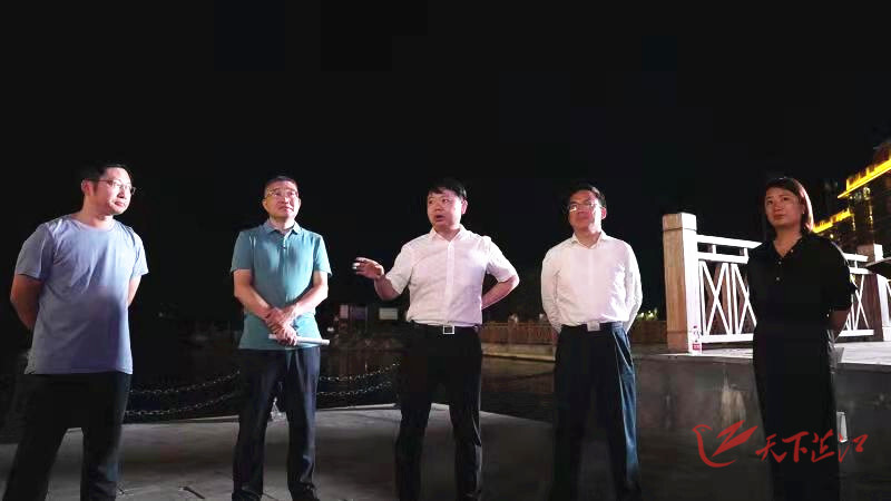 梁志平带队夜访和平湖 调研旅游开发工作