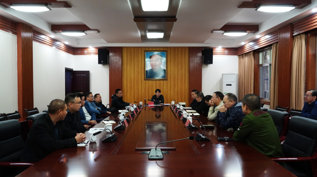梁志平主持召开芷江机场油库建设调度会