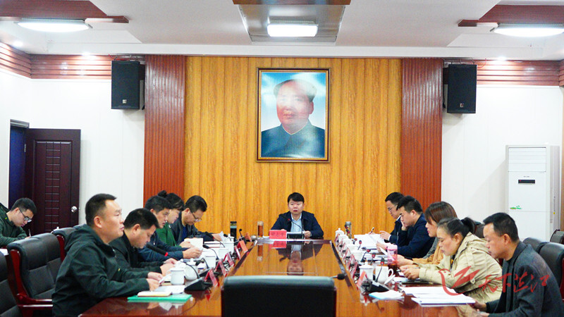 梁志平主持召开10月份工业园区现场办公会