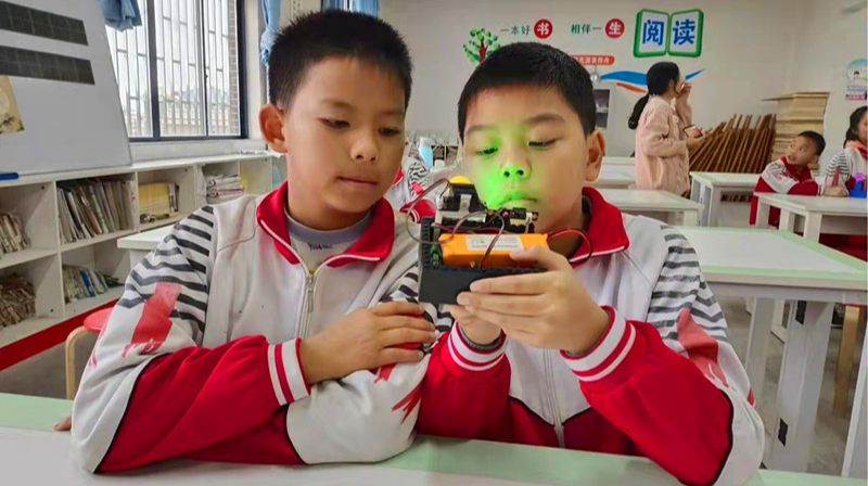 芷江东门口小学举办校园科技节现场竞技活动