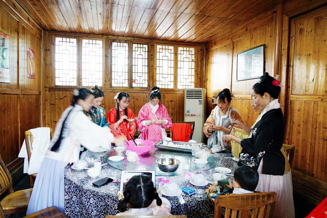 芷江：汉服同袍包饺子，喜迎立冬茶话会