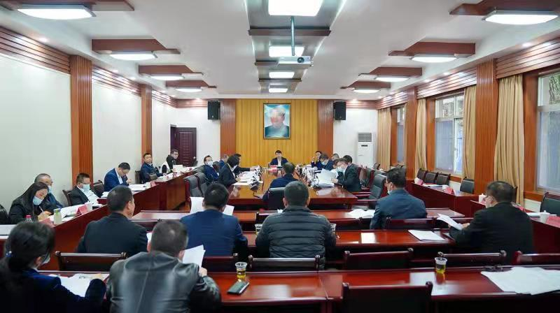 县委常委会召开会议 梁志平主持