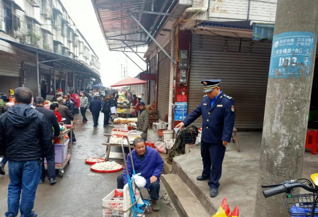 土桥镇：开展道路交通安全管理 打击非法载客