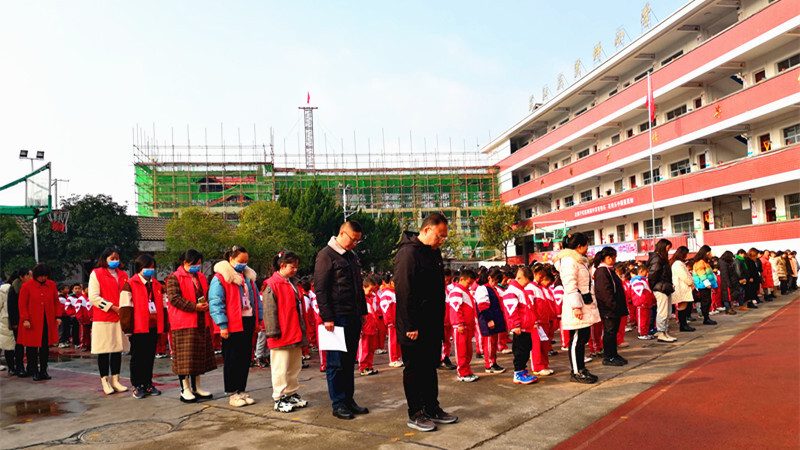 三里坪小学联合鼓楼社区开展国家公祭日活动