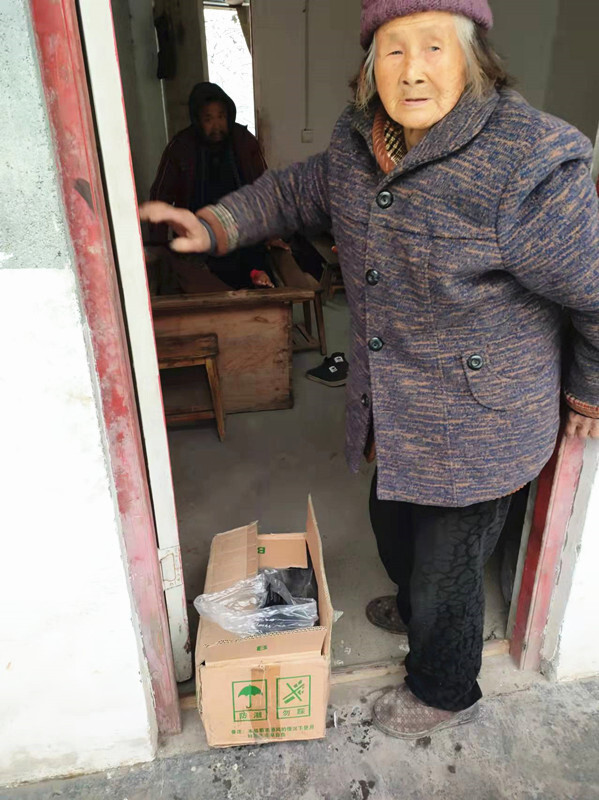 芷江镇：雪中送碳，温暖九旬老人心