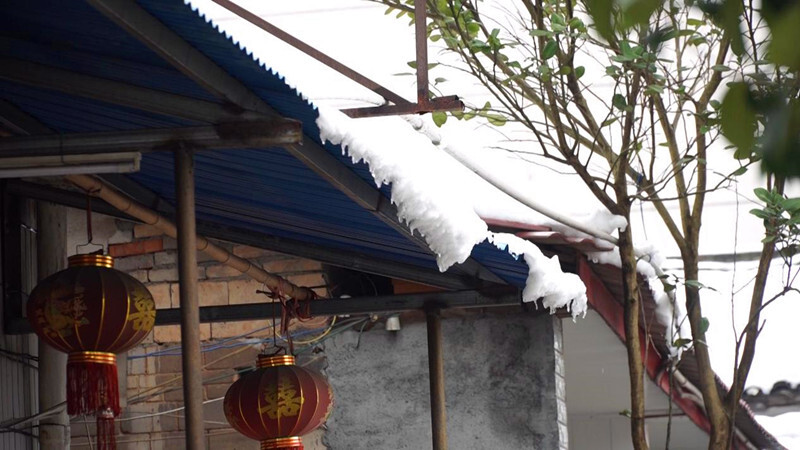 冰雪天气 谨防高空坠物