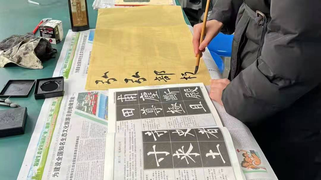 楠木坪镇小学开展“清廉文化进校园”教师书法比赛