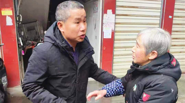 河西小学：走访慰问退休教师