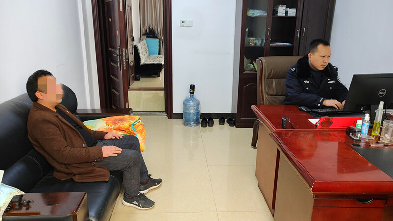 一男子拒不配合防疫检查 强行冲卡被依法行拘