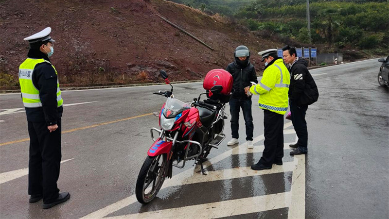 芷江镇：联合交警开展春运期间顽瘴痼疾整治行动
