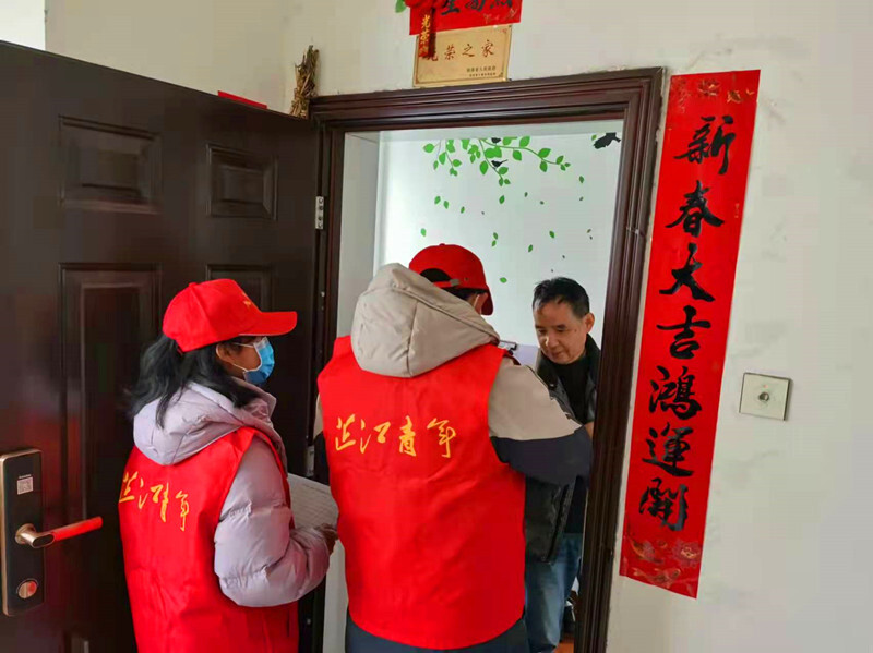 芷江青年志愿者助力“敲门行动”