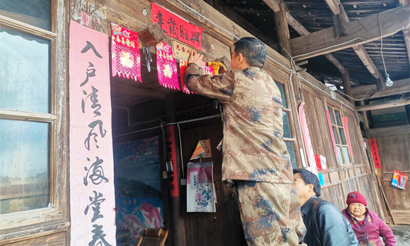 岩桥镇：悬挂“光荣之家”   弘扬拥军传统