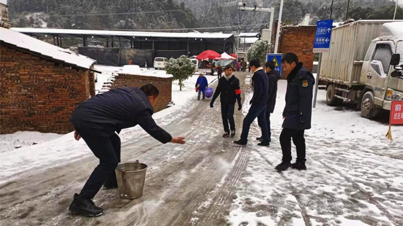 牛牯坪乡开展节前道路交通安全劝导