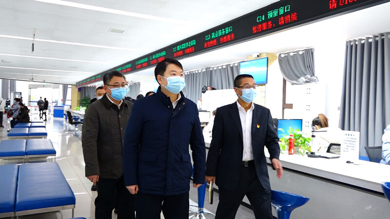 梁志平、梁元和分别走访慰问真抓实干先进单位