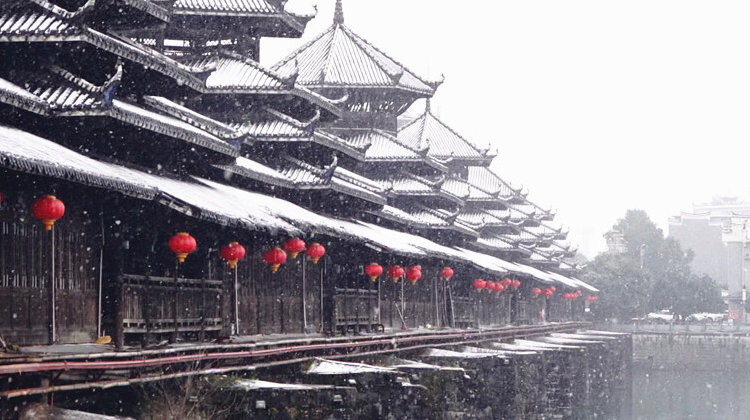 侗乡雪花漫天飞舞