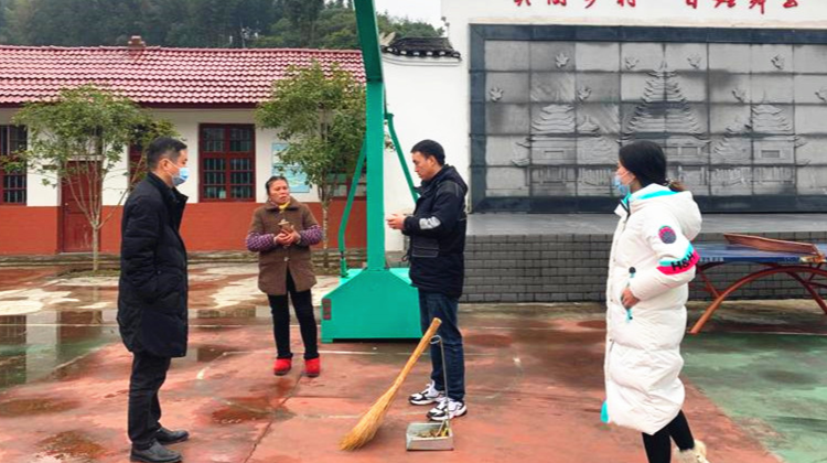 碧涌镇小学对教学点开展开学校园安全隐患排查活动