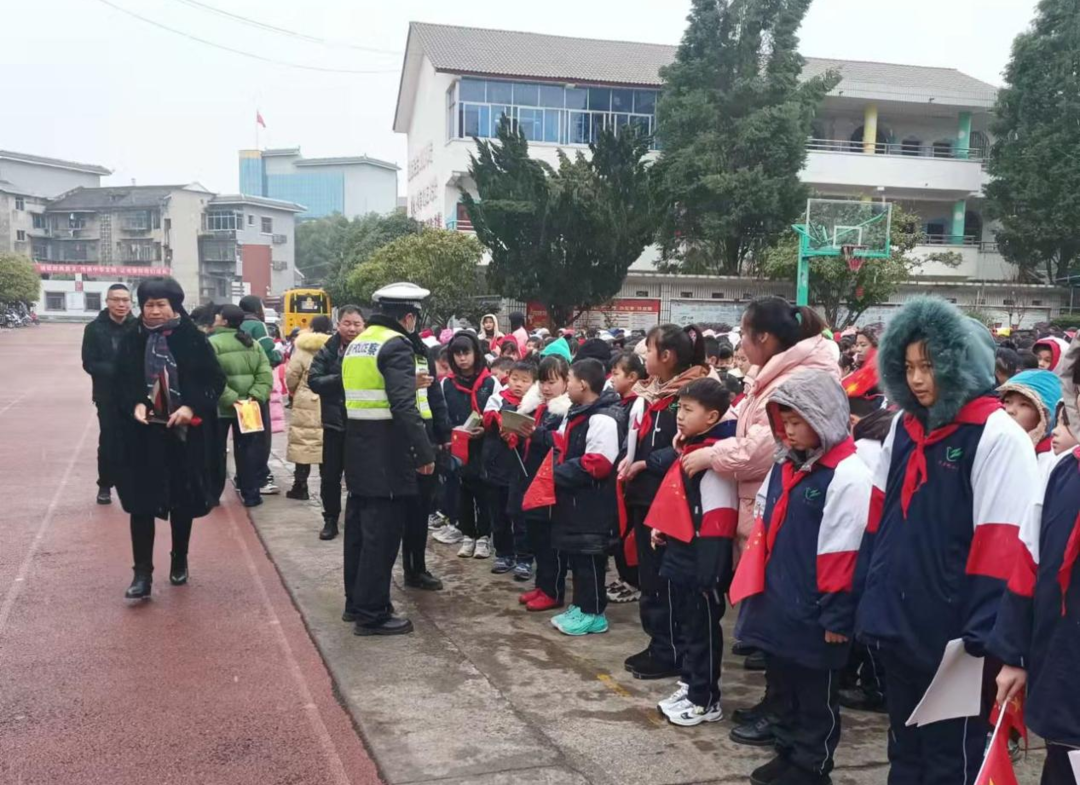 芷江交管中心：春季开学第一课 交通安全进校园