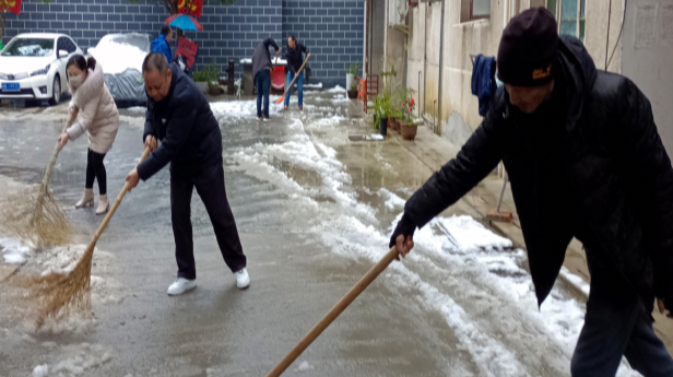 县供销联社：扫雪除障在行动