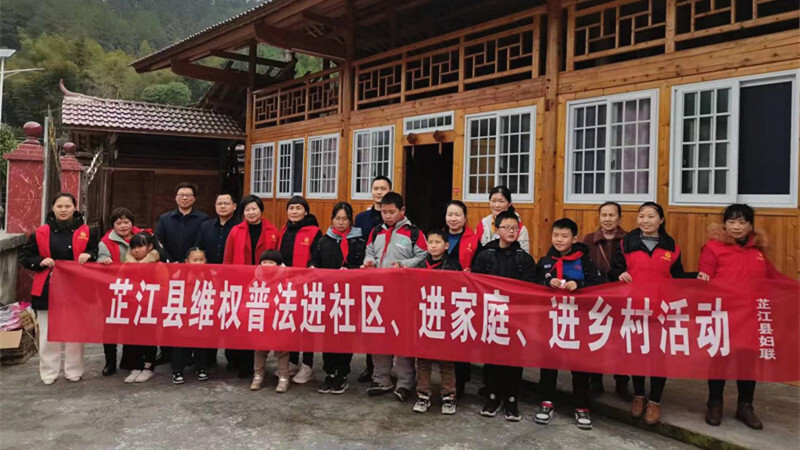 县妇联：进社区、进家庭、进乡村，普法宣传“不打烊”