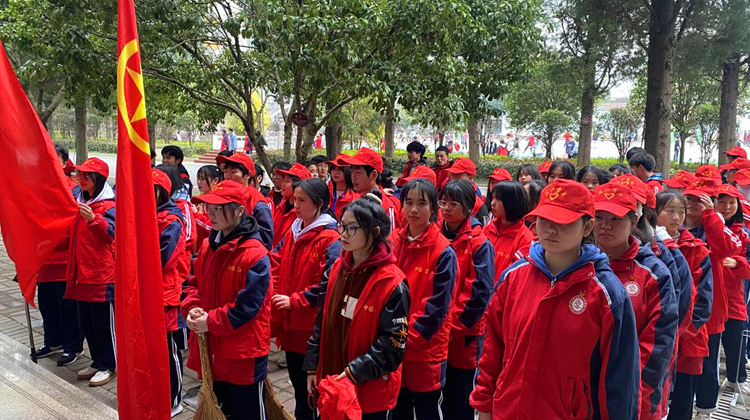 学习雷锋好榜样｜芷江民族职业中专学校开展保护“母亲河”活动