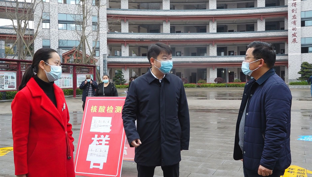 众志成城 防控疫情丨梁志平现场督导县城全员核酸检测工作