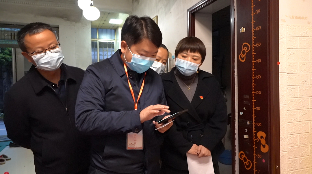 众志成城 防控疫情丨县领导带队开展疫情防控“敲门行动”