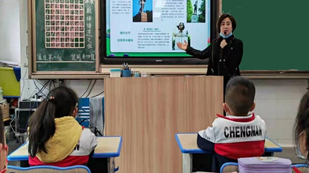 芷江城南小学：“ 疫 ”起缅怀先烈，争当先锋少年