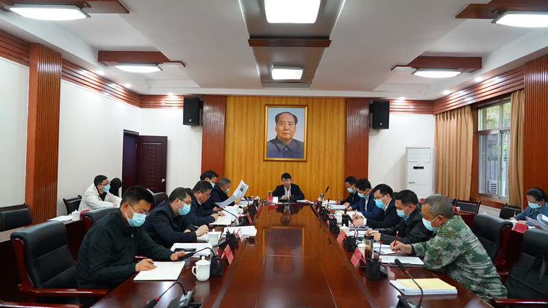 梁志平主持召开县委常委第十三次会议