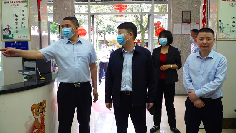 梁志平在芷江农商银行调研时强调：稳中求竞  竞中有进  在服务“三农”、服务“小微”、服务经济发展上闯出新路子