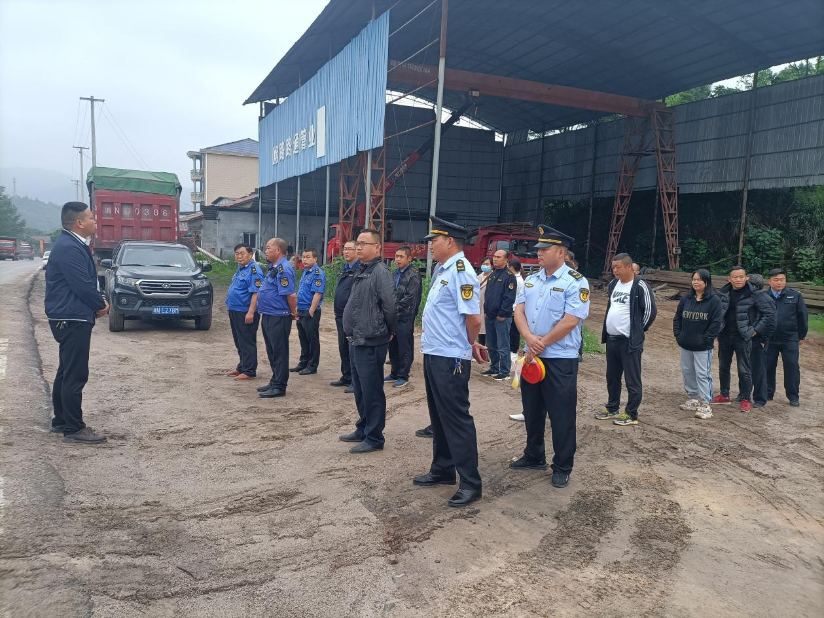 县公路建设养护中心：开展集中拆除违章建筑行动
