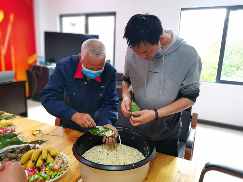 “端午粽飘香 温暖社区情”么家坪社区开展迎端午包粽子活动