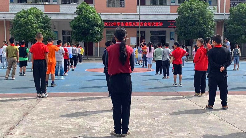 牛牯坪乡：美丽乡村行 道路交通安全知识进校园