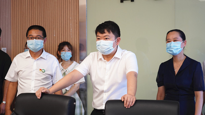 梁志平调研走流程、解难题、优服务和纾困增效工作