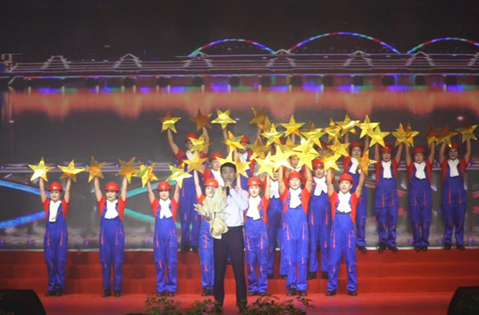 芷江春阳滩水电站举行“忆峥嵘岁月·倡廉洁清风”主题文艺汇演