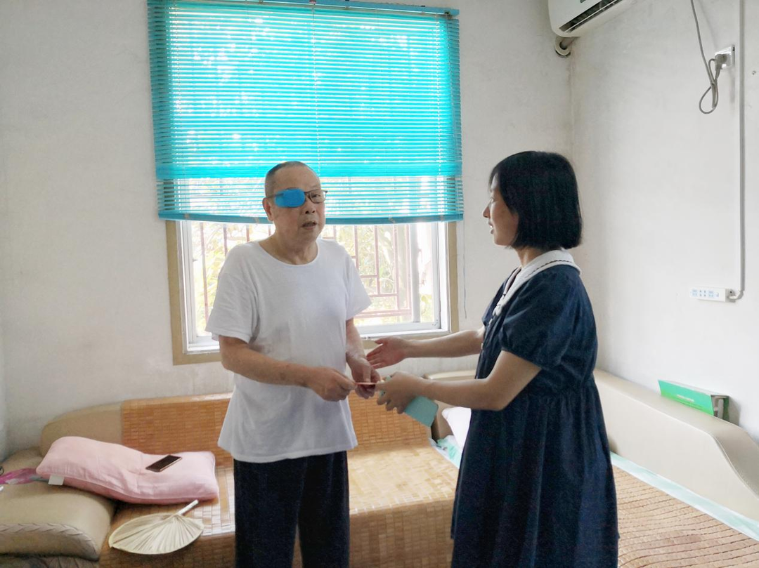 老干部服务中心：上门服务老干部  浓浓关爱显真情