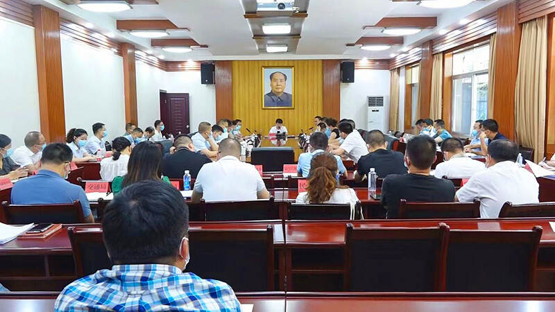 梁志平主持召开全县金融工作座谈会