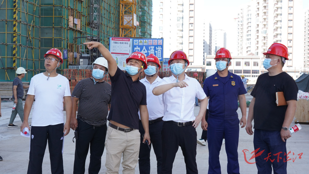 梁志平带队检查安全生产、创建全国文明城市工作