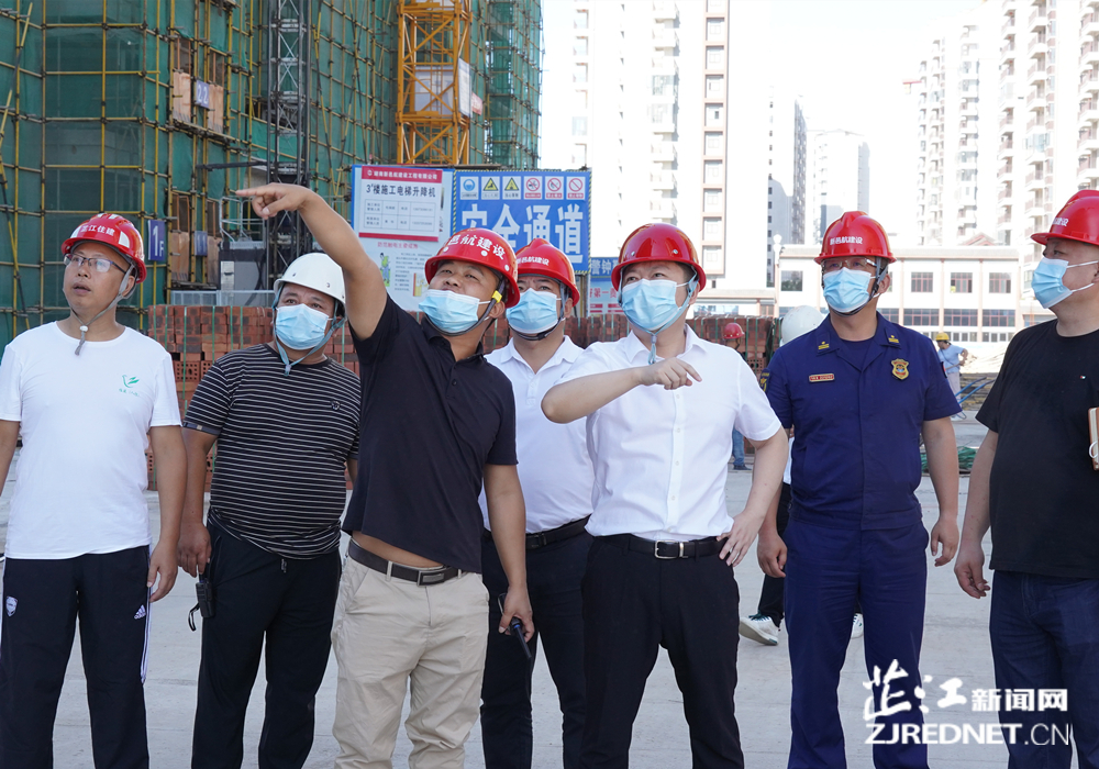 梁志平带队检查安全生产、创建全国文明城市工作