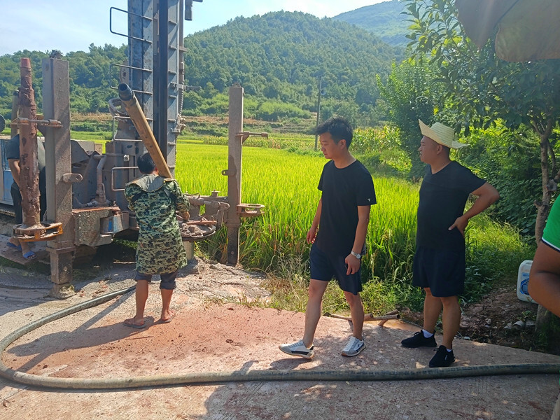 水宽乡：打井抗旱，引水润田