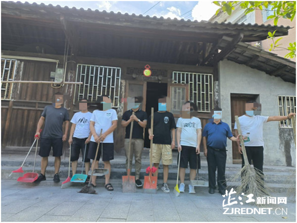 芷江司法所：社区矫正对象参加“创文有我”公益活动