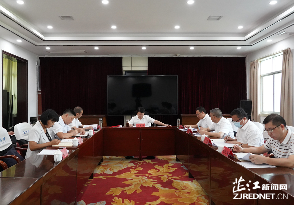 县委理论学习中心组举行2022年第八次集体学习