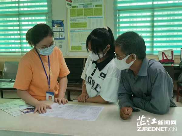 芷江：提供“一站式”服务，助力学子圆梦大学