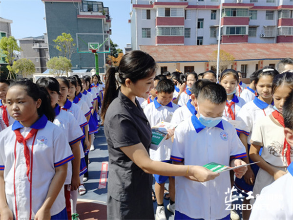 芷江法院：开学第一课，普法“零距离”