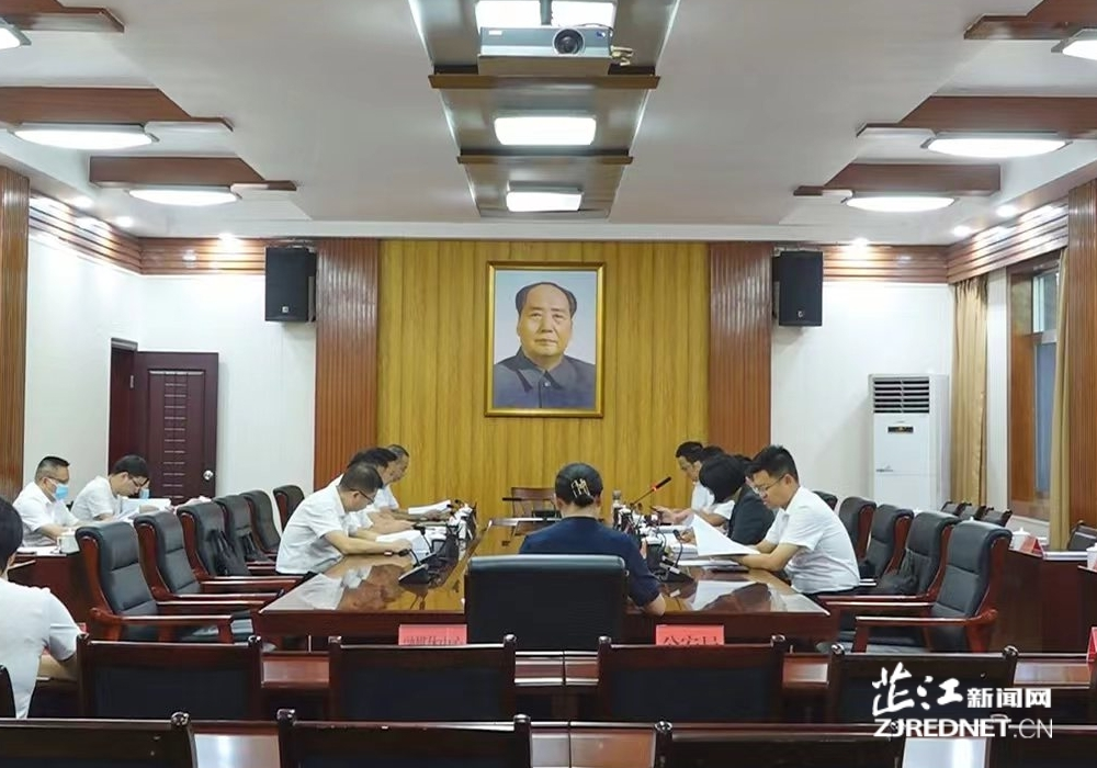 县委常委会召开会议