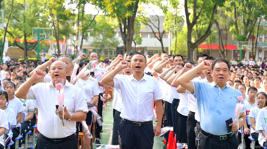 仪式感拉满！芷江各校“花式”创意庆祝教师节