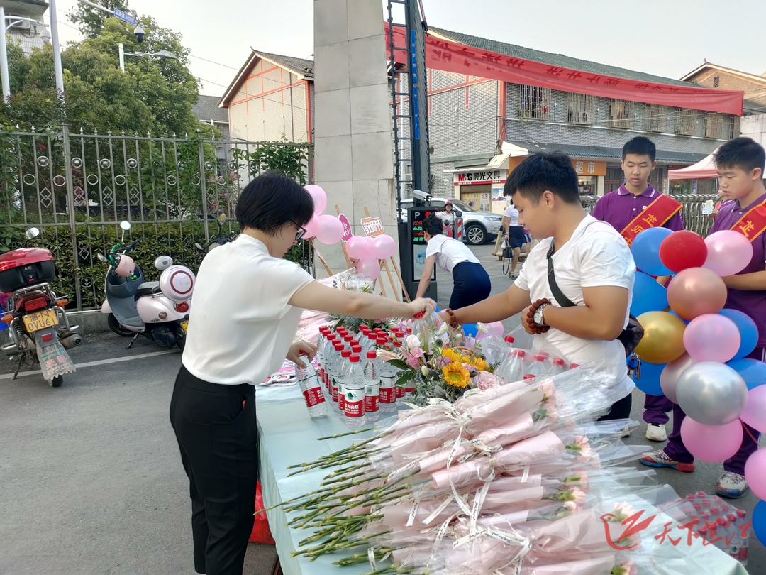 月满中秋 礼遇教师 芷师中学举行第38个教师节庆祝活动