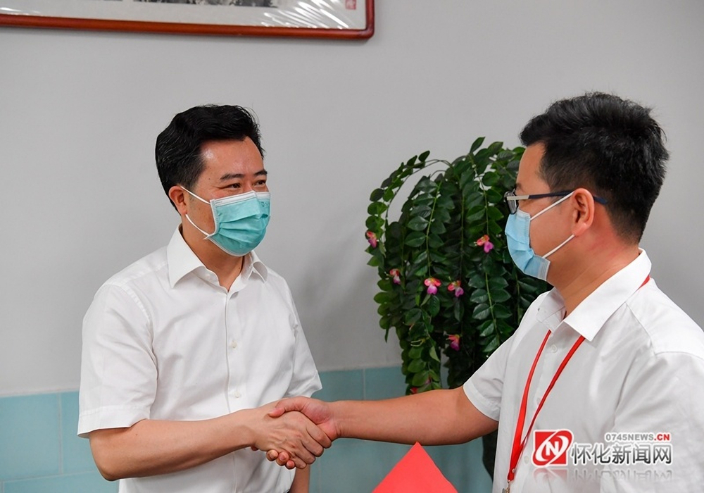 黎春秋：为现代化新怀化建设提供人才支撑